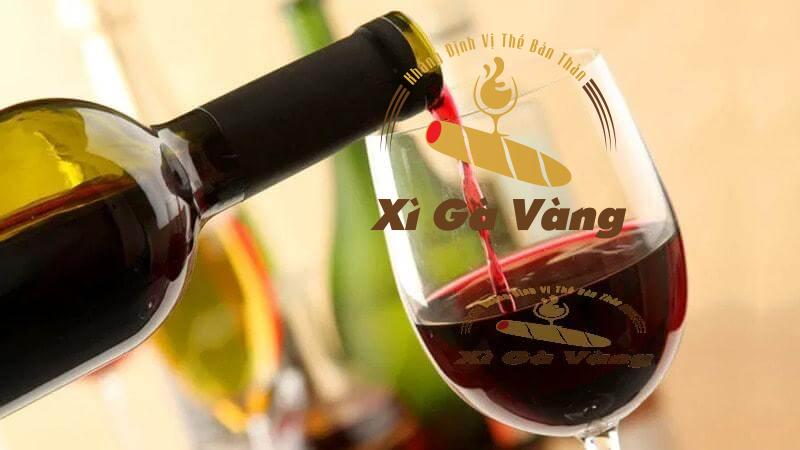 Vỗ đáy chai là cách mở rượu vang khi không có đồ khui chuyên dụng được áp dụng phổ biến